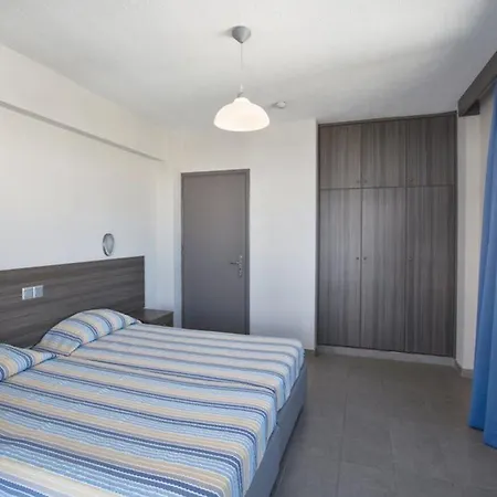公寓 Party Suites 圣纳帕
